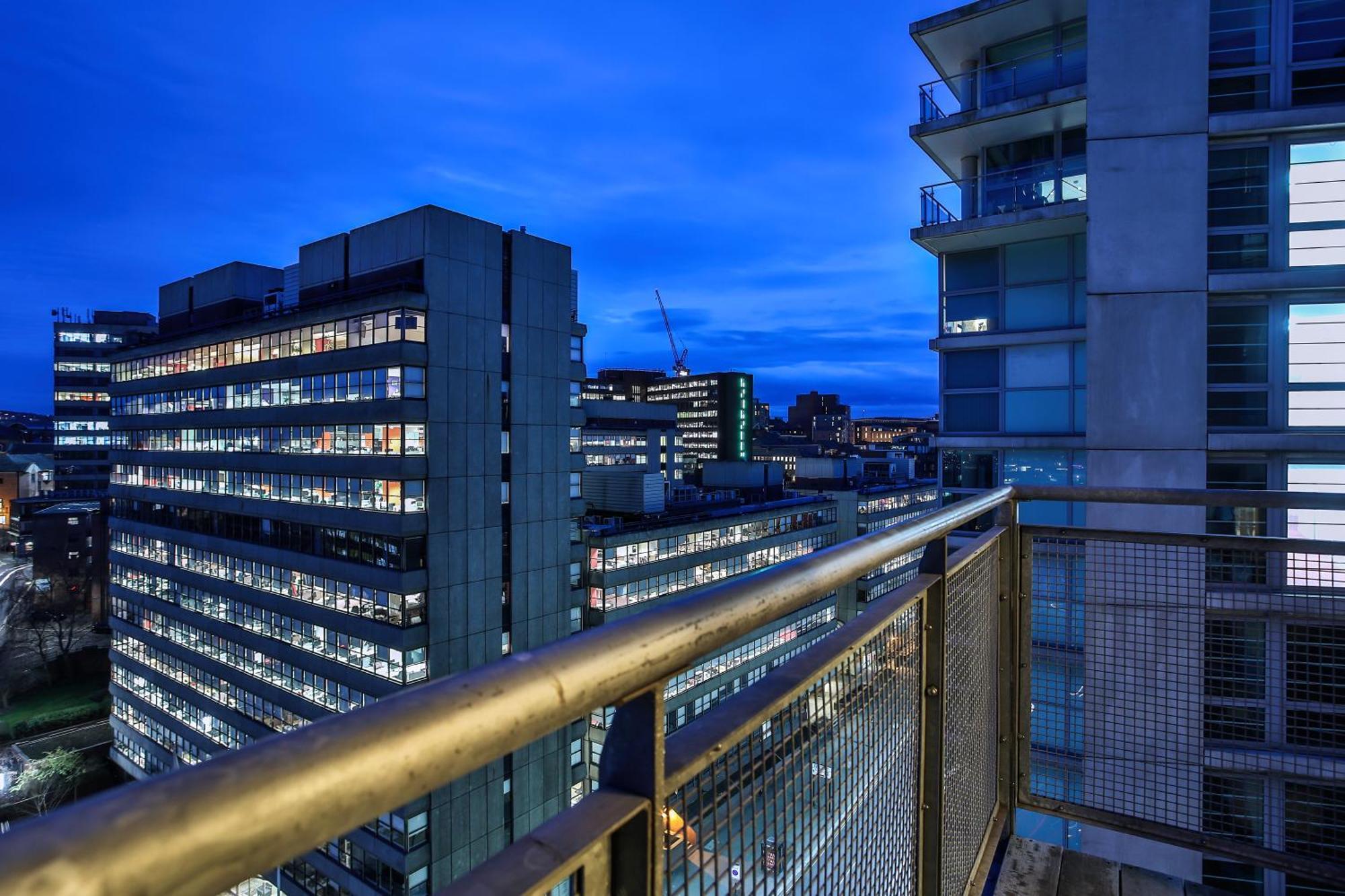 Skyview Apartment By Noknokstay - City Centre With Parking - Group, Family, Business Sheffield Esterno foto