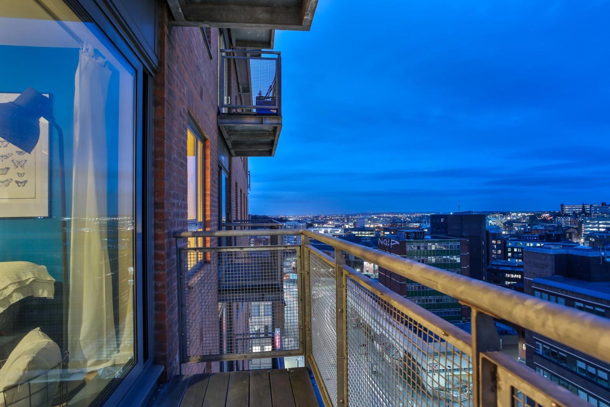 Skyview Apartment By Noknokstay - City Centre With Parking - Group, Family, Business Sheffield Esterno foto