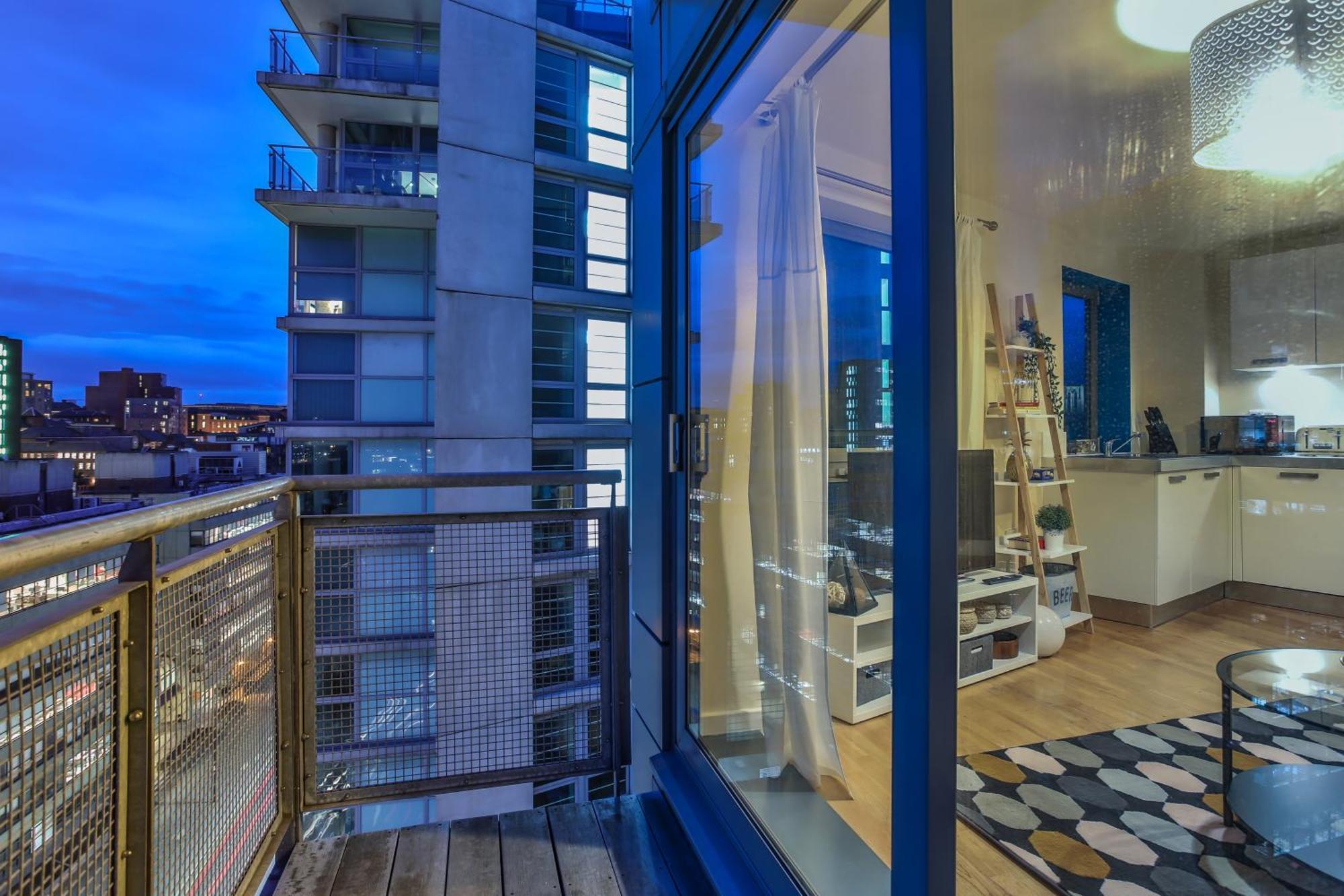 Skyview Apartment By Noknokstay - City Centre With Parking - Group, Family, Business Sheffield Esterno foto